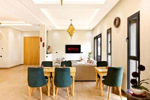 a meeting room with a table and chairs at Riad Villa Alain in Nouaceur