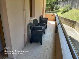 a row of chairs sitting on a balcony at Ca Irene in Conegliano