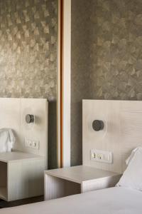 a hotel room with a bed and a mirror at RICE Bulevar in Burgos +55 photos