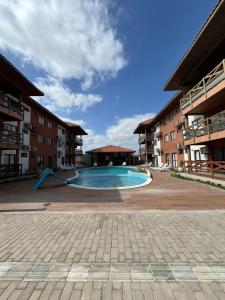 an empty swimming pool in an apartment complex at Vila Atlântida BEACH FLAT 311B in Luis Correia