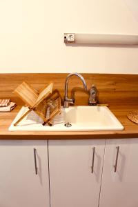 a kitchen sink with books on top of it at Escapade au Mont St Michel in Pleine-Fougères +17 photos