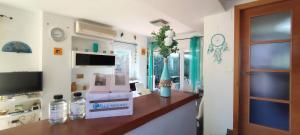 a room with a counter with bottles on it at Tabarca - Chalet con jardín y piscina comunitaria in Peniscola