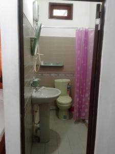 a small bathroom with a toilet and a sink at White Elephant Hotel in Maskeliya