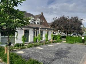 a house with a driveway in front of it at Thorn BenB in Thorn