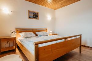 a bedroom with a large wooden bed in a room at Ferienwohnungen Lusenblick in Freyung
