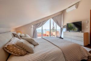 a bedroom with a bed with pillows and a television at Casa do Castanheiro in Campanário +44 photos