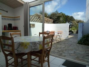 a dining room table and chairs in a house at Suroit in L'Ile d'Yeu