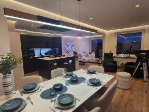 a dining room with a table and a camera at Förde Loge - Traumblick & Spa in Glücksburg