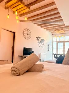 a towel on top of a bed in a room at Loft avec terrasse au pied du château in Amboise