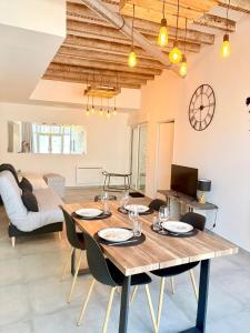 a living room with a wooden table and chairs at Loft avec terrasse au pied du château in Amboise