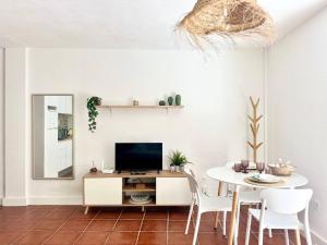 a dining room with a table and a tv at Casa La Sofy in Costa de Antigua