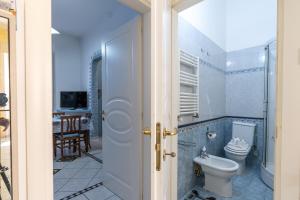 a bathroom with a toilet and a sink at Green Square Apartment 14 Min from Santa Croce with Hydromassage Tub in Florence