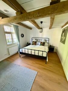a bedroom with a bed in a room with wooden floors at Im Dörnchen in Mettmann