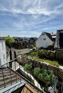 a balcony with some plants in pots on it at Im Dörnchen in Mettmann