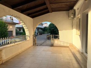 an arched entryway to a building with a balcony at Apartments Tomislav in Vodice