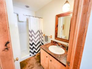 a bathroom with a sink and a mirror at Oma's House in Warren +47 photos
