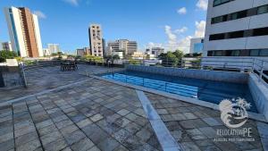 a swimming pool on the roof of a building at Flat no Condomínio Metrópolis - Ilha do Leite in Recife