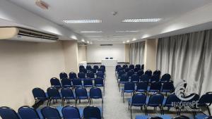 a conference room with blue chairs and a table at Flat no Condomínio Metrópolis - Ilha do Leite in Recife +60 photos