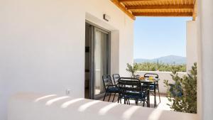 a room with a balcony with a table and chairs at Balis Villa Naxos in Agios Prokopios
