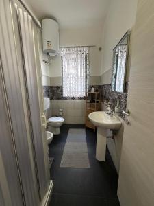 a bathroom with two sinks and two toilets at Casa Inyco in Menfi +22 photos