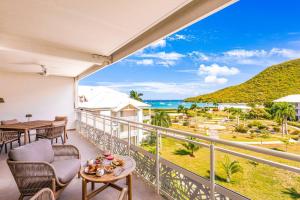 a balcony with a view of the ocean at Suite prestige Serenity Bay devant la plage in Anse Marcel 