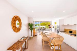a kitchen and dining room with a table and chairs at Suite prestige Karibean Paradise devant la plage in Anse Marcel 
