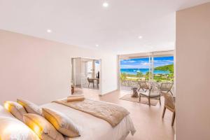 a bedroom with a bed and a view of the ocean at Suite prestige Karibean Paradise devant la plage in Anse Marcel 