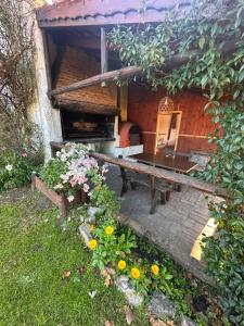 an outside view of a house with a bench and flowers at La Domanda Hostería in Villa Berna