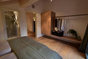 a bedroom with a bed and a closet in it at Das Alpiente - Das Urlaubshaus im Allgäu in Sonthofen