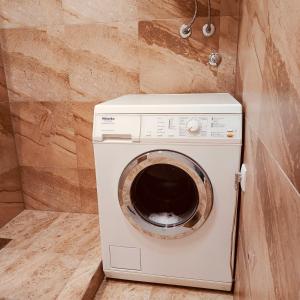 a washer and dryer in a small bathroom at Zaga Bloom Apartment in Banja Koviljača