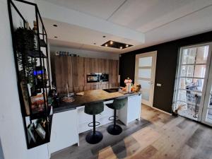 a kitchen with a counter top in a room at Villa shared Fieldsight Doornspijk - a shared villa no breakfast in Doornspijk