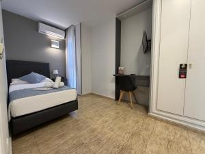 a bedroom with a bed and a table in it at Hotel Barajas Plaza in Madrid