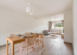 a dining room with a wooden table and chairs at Smart TV, Nespresso machine, Self Check-In in Potter Street