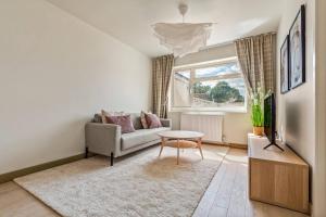 a living room with a couch and a table at Smart TV, Nespresso machine, Self Check-In in Potter Street