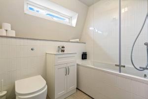 a bathroom with a toilet and a shower and a sink at Smart TV, Nespresso machine, Self Check-In in Potter Street +21 photos