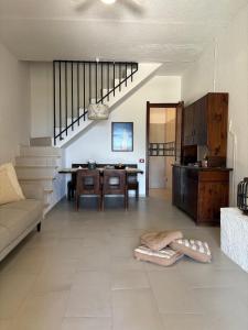 a living room with a couch and a table at Splendida villetta Kal'e Moru in Marongiu