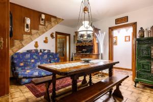 a living room with a table and a couch at Gîte Éclat De Soleil in Beblenheim