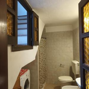 a bathroom with a sink and a toilet and a window at Fontantica di Vernazza in Vernazza
