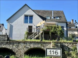a house on a stone bridge with a sign at Das besondere Moselhaus-Mosel ultranah Luxus Ferienhaus Mosel in Kinheim