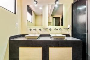 a bathroom with two sinks and a large mirror at Hotel Arizona in Mexico City +44 photos