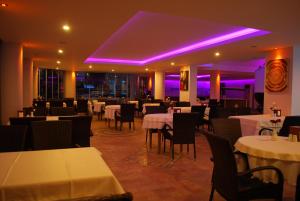 A restaurant or other place to eat at Atak Apart Hotel