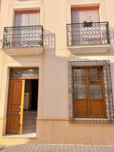 a building with two windows and a balcony and a door at Casa Placeta Serna in Vélez-Rubio