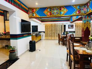 a restaurant with a dining room with tables and chairs at Arhat Resort in Deskit