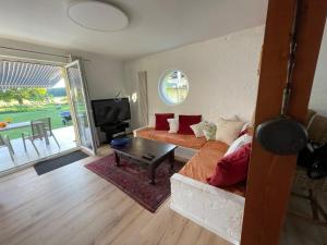 a living room with a couch and a table at Haus Mediterran in Kamień Pomorski