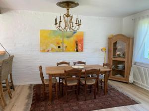 a dining room table with chairs and a chandelier at Haus Mediterran in Kamień Pomorski