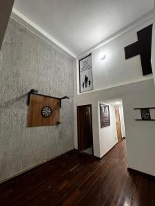 an empty room with a wall with a wooden floor at Sunset Hostel in Brasília