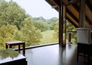 a room with a large window and a table and chairs at Alojamiento Luz de Hadas in Sampil