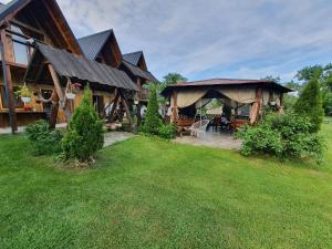 a house with a gazebo and a yard at Lavanda in Verkhovyna