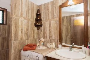 Koupelna v ubytování Villa Feakia + 30 fotografií