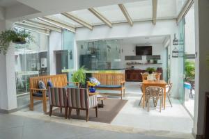 a living room with a table and chairs at Hotel e Pousada VIVÁ in Chapada dos Guimarães